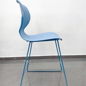 Taburete de Bar Moderno Azul Cielo, Silla de Bar Resistente para Cafetería - Product Image 3