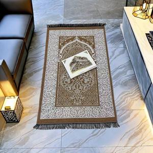 Tappetino da Preghiera Musulmano con Rosario, Set Islamico in Tessuto Morbido, Regalo per Eid e Ramadan, per Uomini e Donne - Product Image 4