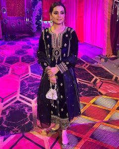 ชุดเดรสปาร์ตี้จากนักออกแบบดูท็อป - ผ้าท็อปชุด Plazzo & Dupata: งานปักเทียมเทียม Georgette หนักพร้อมแขนกระดิ่งแฟนซี - Product Image 1