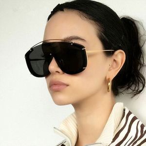 Lunettes de soleil de luxe personnalisées avec logo, monture large, verre monobloc, surdimensionnées, sans monture, pour femmes et hommes - Product Image 2