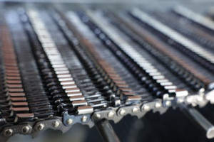 <span class=keywords><strong>Chaîne</strong></span> de scie industrielle à longue portée, pas .325, 18 pouces, à dents pleines, compatible avec les utilisateurs de scies <span class=keywords><strong>Husqvarna</strong></span> 555, 562XP, 365, 565, 372XP pour travaux forestiers - Product Image 5