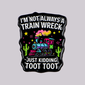 I'M NOT ALWAYS TRAIN WRECK Spilla in metallo smaltato 3D con citazioni sarcastiche, distintivo da bavero, accessori per abbigliamento, gioielli di moda - Product Image 1