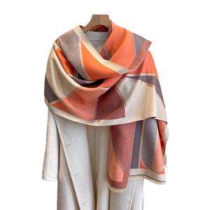 Zifeng OEM Otoño e Invierno Cálido Grueso A Cuadros Capa Con Capucha Chal Casual Estilo Étnico Bufanda Chal Abrigo - Product Image 4