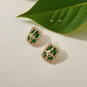 UGood Boucles d'oreilles en laiton Peace Star Design chic pour les affaires et les fêtes Amplifier la mode avec étoile de la paix intégrée - Product Image 2