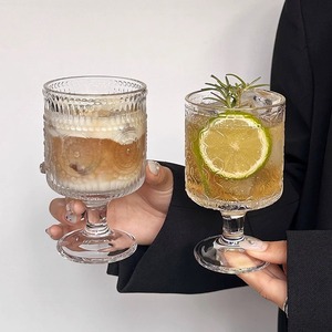Vintage Geprägte Blumen-Glasbecher Klare und Farbige Weingläser für Hochzeiten Elegantes Trinkgeschirr - Product Image 3