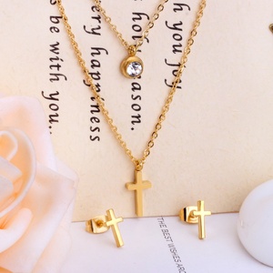 Ensemble de bijoux tendance personnalisable en gros, collier double et boucles d'oreilles en acier inoxydable plaqué or 18 carats PVD avec zircon - Product Image 3