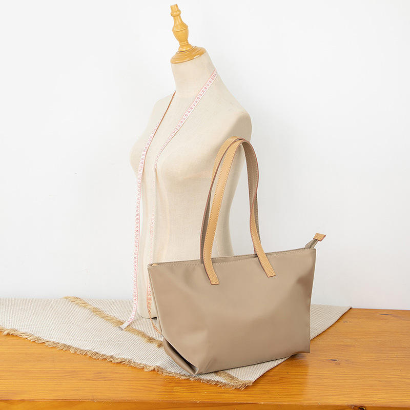 สีดำสีกากี