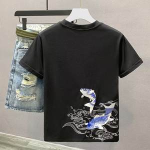 Camiseta de algodón puro para hombre de estilo veraniego fresco con bordado tradicional chino <span class=keywords><strong>Koi</strong></span>-Manga corta para elegancia moderna - Product Image 1