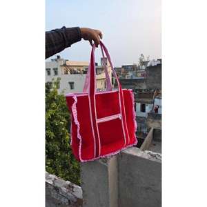 Sac de voyage matelassé en coton, fabriqué à la main avec un élégant motif imprimé en bloc, élégant, durable et spacieux - Product Image 4