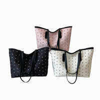 Sac fourre-tout grande capacité en PU pour femme, sac à bandoulière tendance avec chaîne décorative, doublure en polyester, idéal pour la plage, les voyages et le shopping