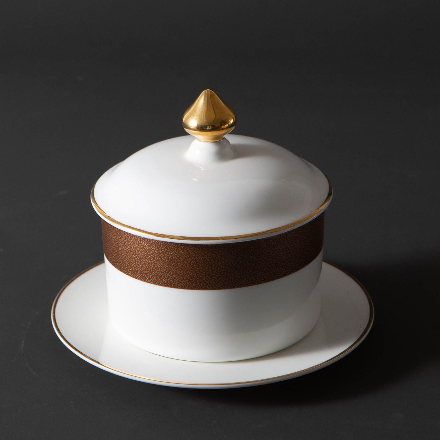 Pyramid stew pot, 5 inches