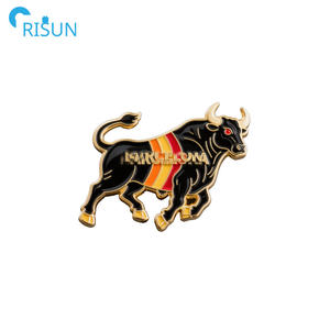 Spilla da corrida con Logo personalizzato in metallo e smalto di fabbrica con Design animale tori da corrida bandiera della <span class=keywords><strong>spagna</strong></span> con spilla e spilla - Product Image 3