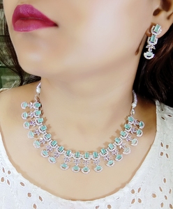 Ensemble de collier anti-ternissement pour femmes indiennes avec boucle d'oreille assortie et bijoux Maang Tika AD pour cadeau de fiançailles de fête de mariage - Product Image 6