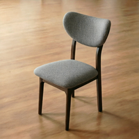 Chaise de salle à manger nordique en bois massif avec dossier rembourré en cuir, cadre renforcé et épaissi, design moderne et minimaliste pour la maison