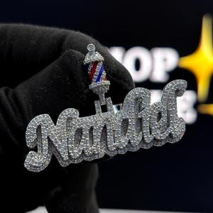 จี้ห้อยคอแบบกำหนดเอง Nandiel พร้อมชื่อ  ทำจากเงินแท้ 925 ประดับเพชร VVS Moissanite รูปทรงเสาตัดผม สไตล์ฮิปฮอป ระยิบระยับ เหมาะสำหรับใส่ทุกวัน - Product Image 5