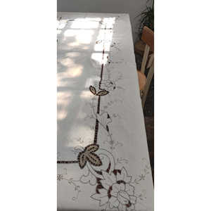 Mantel de Lino Crema de Marca Pietrochianese, Bordado Calado Beige, 12 Servilletas, Técnica No Tejida, para Mesa de Comedor de Hotel - Product Image 4