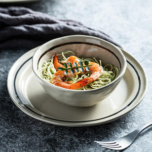 Juego de Vajilla de Porcelana Blanca de Alta Calidad, Estilo Francés, con Exterior Blanco e Interior Gris, Platos Principales Disponibles a Precios de Mayoreo - Product Image 4