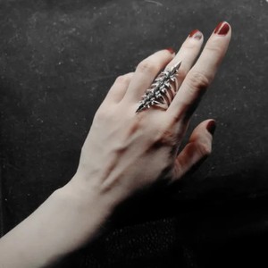 Anillo de Aleación con Calavera Estilo Punk Gótico Inglés, Diseño Único, Moderno, Retro y a la <span class=keywords><strong>Moda</strong></span> para Hombres y Mujeres Unisex - Product Image 3