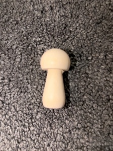 Champignon miniature artisanal en bois, fin et vertical, spécification F-CAS - Charmshroom élégant - Product Image 2