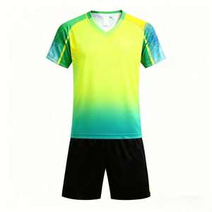 Conjunto de camisetas de fútbol con logo personalizado de alta calidad en color degradado, de secado rápido y transpirable, para entrenamiento de fútbol masculino, con camiseta y pantalones cortos. - Product Image 3