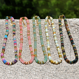 สร้อยคอประดับด้วยลูกปัดหินธรรมชาติสำหรับผู้หญิง สีสันสดใส ไม่ซีดจาง โซ่คล้องไหปลาร้าสแตนเลสสตีล หรูหรา เรียบง่าย เหมาะสำหรับวันหยุดพักผ่อน - Product Image 4