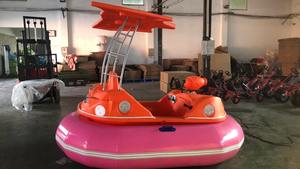 Bateaux tamponneurs électriques QIQU avec musique, lumières et pistolets à eau pour 2 adultes et 1 enfant - Product Image 2