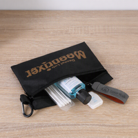 Pochette cadeau plate en polyester noir imperméable avec logo doré personnalisé, fermeture éclair, pour kit d'hygiène bucco-dentaire, petit sac de rangement pour accessoires, pour clinique dentaire