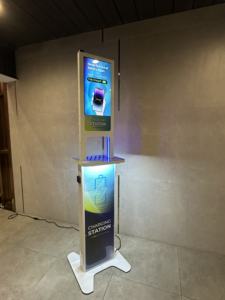 Station de recharge rapide <span class=keywords><strong>pour</strong></span> téléphone Y2 Power AXI avec écran publicitaire Android de 21,5 pouces double face, facile à changer, kiosque de recharge <span class=keywords><strong>pour</strong></span> téléphone - Product Image 6