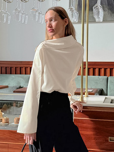 Top Elegante Francese con Colletto Fluido per Donna, Moda Primavera 2026, Abbinato a una Camicia Pullover per Abbigliamento Femminile - Product Image 4