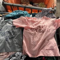 Kaos Wanita Bekas Musim Panas Grosir Bal-balan Ukuran Campur Warna-warni Lembut Bernapas Atasan Kasual Stok Pakaian