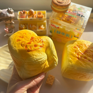 ของเล่นบีบชีสสควิชชี่น่ารัก บีบได้ นุ่มนิ่ม กลิ่นนมชีส ช่วยคลายเครียด ของเล่นกลิ่นอาหาร บรรจุกล่อง ขายส่ง - Product Image 3