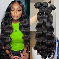 Vente en gros de paquets de cheveux humains vierges de qualité 12A extensions d'ondes corporelles de couleur naturelle cuticule de cheveux indiens bruts alignés double trame