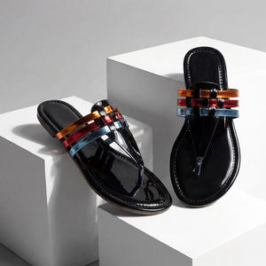 <span class=keywords><strong>2026</strong></span>년 신상 가을 여성용 에나멜 가죽 플랫 샌들 야외 패션 플립플롭 비치 슈즈 - Product Image 2