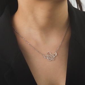 Collana in Acciaio Inossidabile Placcato Oro per la Festa della Mamma, con Ciondolo Angelo Mamma che Tiene il Bambino, Regalo per Bambini - Product Image 2