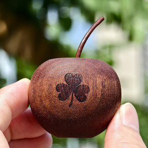Diffuseur d'air de voiture en forme de pomme en bois de Sapele, ornement d'aromathérapie pour la maison et le bureau, cadeau pour huiles essentielles naturelles - Product Image 3