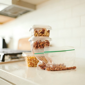 Sacs alimentaires refermables en plastique pour la conservation des aliments, adaptés au congélateur, vente en gros - Product Image 1