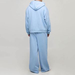 Ensemble de survêtement deux pièces pour homme, personnalisé, décontracté et confortable pour le quotidien, comprenant un sweat à capuche bleu ciel coupe carrée entièrement zippé et un pantalon de survêtement large long. - Product Image 2