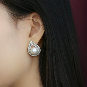 Orecchini Pendenti Boxing Hunter in Oro Bianco con Perle Imitate a Forma di Goccia d'Acqua Taglio Baguette per Donna, Gioielli alla Moda per Feste - Product Image 5