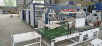 Machine automatique de pliage et de collage de cartons ondulés en deux parties avec composants PLC pour l'emballage de cartons
