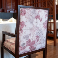 Chaises artistiques de style rétro avec des cadres en bois massif distinctifs, tables et chaises pour restaurants japonais