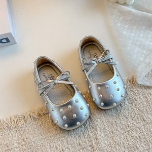 Scarpe in Pelle PU Rossa con Suola Morbida, Fiocco e Perle per Bambine, Stile Principessa Primavera-Autunno - Product Image 4