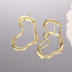 Orecchini a perno a forma di cuore da donna, design irregolare, accessori per l'orecchio per uso quotidiano - Product Image 5
