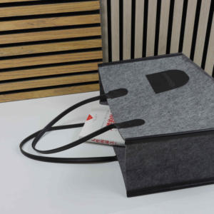 กระเป๋าโท้ทผ้าสักหลาด PET ขนาดใหญ่ จุของได้เยอะ ใช้ซ้ำได้ สำหรับใส่ของช้อปปิ้ง  รักษ์โลก ทนทาน เหมาะสำหรับการเดินทาง ใช้ได้ทุกวัน มีช่องเล็ก ใส่ของได้ทุกเพศ - Product Image 6