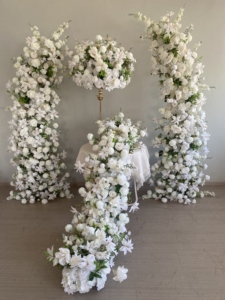 F-FD0463 2,3+2,3 Meter Hornblume Hochzeitsbühnenhintergrund mit weißer Phalaenopsis Rose Croissant Simulationsblumen - Product Image 1