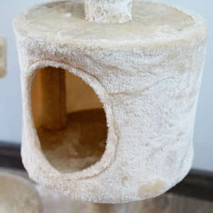 Venta al por mayor de fábrica: Árbol rascador para gatos y nido con tabla de sisal, juguete para estimular el crecimiento del pelo, suministros para mascotas en embalaje de cartón. - Product Image 6