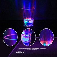 Accessoires de concert et de bar : Verre à vin lumineux LED coloré, octogonal, en acrylique, semi-fait main, avec effet de clignotement droit et motif floral.