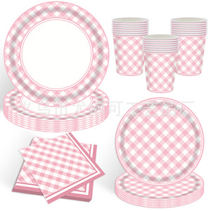 Service de table jetable rose et blanc à carreaux pour fête d'anniversaire de filles : assiettes, gobelets, serviettes - Product Image 1