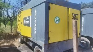 25 <span class=keywords><strong>Bar</strong></span> 30m ³/min Compresseurs d'air à vis mobiles diesel Atlas Copco XRVS 1050 CFM d'<span class=keywords><strong>occasion</strong></span> - Product Image 2