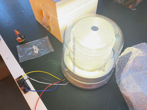 <span class=keywords><strong>Blanc</strong></span> ambre bicolore Lampe d'avertissement claire Le dôme extérieur lisse permet de protéger la lentille intérieure Base en aluminium de balise d'avertissement robuste - Product Image 2