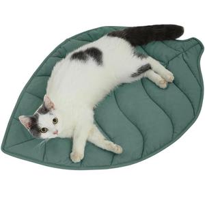 Tapis pour chat en forme de feuille, coussin de couchage matelassé en coton, forme ovale pour chats - Product Image 1